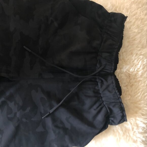 Lululemon Stretch High Rise 7/8 Pants Incognito Camo Multi Grey size 4 - Picture 14 of 14